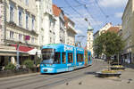 Am 7. Juli 2021 ist Cityrunner 664 als Linie E beschildert am Südtiroler Platz in Richtung Laudongasse unterwegs. Als welche Linie der Wagen tatsächlich unterwegs war, ist mir nicht bekannt. 