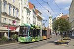 Am 7. Juli 2021 ist Variobahn 220 als Linie 7 am Südtiroler Platz in Richtung Laudongasse unterwegs. Als einer der neuesten Werbewagen macht dieses Fahrzeug mit einer meiner Meinung nach äußerst hübschen Eigenwerbung der Stadt Graz auf die Grazer Bauernmärkte aufmerksam. 