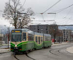 Graz    Graz Linien TW 610 als Linie 4, Jochen-Rindt-Platz, 27.11.2021 