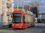 Graz. Am 1. Dezember 2020 war Variobahn 224 mit dem alten Holding-Graz-Design auf der Linie 4 anzutreffen, hier in der Laudongasse.