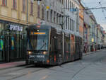 Graz. Variobahn 241 ist hier am 02.10.2021 am Jakominiplatz zu sehen.