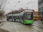 Graz. Am 14.11.2021 ergab sich die vorletzte Chance, die Linie 26 bei Tageslicht zu fotografieren. Eine Garnitur ist hier in der Münzgrabenstraße zu sehen.