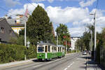 Am 10. September 2022 ist die Garnitur aus Triebwagen 206 sowie Beiwagen 319B als Zubringer zum Saisonfest des Tramway Museum Graz unterwegs und konnte in der Auersperggasse auf der Fahrt zur Laudongasse festgehalten werden. Der Zug war wie die meisten anderen Zubringer auch gut besucht und sowohl das Fahrpersonal als auch die Fahrgäste waren sichtlich gut gelaunt.