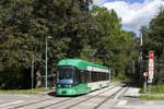 Am 10. September 2022 war Cityrunner 661 auf der Linie 1 eingeteilt und hatte im dichten Verkehrsaufkommen im Mariatrostertal an diesem Tag sichtlich Mühe, sich auf der Großteils eingleisigen Strecke  durchzuwurschteln   um den Fahrplan einigermaßen halten zu können. Das Foto entstand an der Haltestelle St. Johann. 