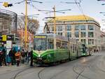 Graz. Bei Fußballspielen im Stadion Liebenau, verkehrt die Sonderlinie 14 zwischen Jakominiplatz und Stadion Liebenau. Der TW 610 verrichtete am 25.02.2023 diesen dienst, hier kurz vor der Abfahrt von der Anfangshaltestelle.