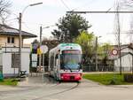 Graz. Die Straßenbahnschleife Wetzelsdorf wird über die Osterferien 2023 zweigleisig ausgebaut. Am 24.03.2023 nutze ich die Gelegenheit, um einige Fotos im Zustand vor dem Umbau zu machen. Hier ist Cityrunner 662 in besagter Schleife als Linie 7 zu sehen.