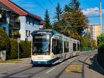 Graz. Variobahn 231 ist hier am 28.09.2023 als Linie 6 bei der Plüddemanngasse zu sehen.