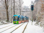 Graz. Den 2. Schnee in der Saison 2023/24 gab es in der Nacht auf den 06.12.2023. Den morgen nach dem Schneefall nutze ich für einige Schneefotos; hier ist Cityrunner 658 als Linie 1 im Mariatrostertal bei St. Johann zu sehen.