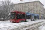 Stadler Variobahn Nr. 214  Kärnten  auf der Linie 6 von Smart City nach St. Peter auf der Erzherzog-Johann-Brücke am 20.2.2026