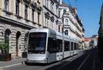 Graz: Variobahn 211 der Linie 16 in der Belgiergasse auf der Fahrt zur Smart City. (23.05.2026)