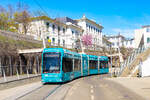 Graz. Am 5. April 2026 ist Variobahn 210 auf Linie 7 unterwegs, hier kurz nach Verlassen der Starthaltestelle LKH Med Uni.