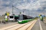 Graz. Ein langer Weg war es, von Ausschreibung �ber Bestellung bis hin zur Auslieferung der neuen Stra�enbahngeneration f�r Graz. Flexity 542 hat noch Bremsproben und beh�rdliche �berpr�fungen und Zulassungen vor sich, welcher er sich hier am 14. April 2026 in Maut Puntigam unterzieht.