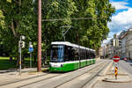 Graz. Bevor der Fahrgasteinsatz der neuen Flexity-Strassenbahnen beginnen kann, sind davor Personalschulungen notwendig. Flexity 541 der Graz Linien am 7. Juni 2026 beim Kaiser-Josef-Platz