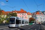 Graz: Variobahn 225 als Linie 4 nach Reininghaus, umgeleitet wegen einer Gro�veranstaltung in der Innenstadt �ber die Neutorlinie.