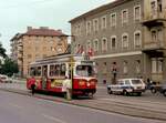 Innsbruck IVB SL 1 (Großraumtriebwagen 63 (Lohnerwerke/ELIN 1960, 1992 verschrottet) Egger-Lienz-Straße / Westbahnhof am 14. Juli 1978. - Scan eines Farbnegativs. Film: Kodak Kodacolor II. Kamera: Minolta SRT-101.