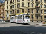 Lohner/Lizenz Duewag 6-achser Tw. 72 der Linie 1 der Innsbrucker Verkehrsbetriebe verläßt die Haltestelle Claudiastraße in Innsbruck am 23.6.2008.