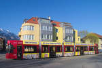 Tw. 308 als Linie 3 der Innsbrucker Verkehrsbetriebe in Anfahrt auf die Haltestelle Rudolf-Greinz-Straße. Aufgenommen 7.4.2018.