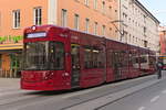 Tw. 328 der Innsbrucker Verkehrsbetriebe aus der neuen Serie der Flexity Outlook, hier unterwegs zur Fahrereinschulung der neuen Linie 2 in der Museumstraße. Aufgenommen 24.1.2019.