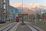 Innsbruck: Tw. 304 als Linie 2 an der Endhaltestelle Josef-Kerschbaumer-Straße. Aufgenommen 11.1.2020.