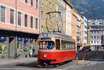 Der vom Verein  Tiroler Museumsbahnen  hervorragend aufgearbeitete Triebwagen 61 in der Brixener Straße kurz vor dem Hauptbahnhof.