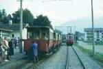 Straßenbahn Innsbruck__Mittelgebirgsbahn__Endstation Igls__Die Damen warten geduldig, bis der Tw umgesetzt hat, der Schaffner sortiert schonmal die Kupplungsschläuche.__13-08-1973
