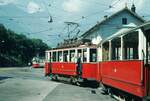 Straßenbahn Innsbruck___Tw 28 [1900, SIG/Siemens; ex Basel, seit 1950 in Innsbruck, 1967-78 Verschub-Tw, als histor. Tw erhalten] + Bw 147 [Graz, 1907; ex Meran, 1916 nach Innsbruck, museal erhalten] im Depotgelände Bergisel.__13-08-1973