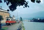 traßenbahn Innsbruck___Zug der Linie 4 mit Tw 5 [1909; Graz/AEG] auf der Haller Straße bei der Loden-Fabrik stadteinwärts unterwegs.__10-08-1972