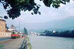 Straßenbahn Innsbruck___Zug der Linie 4 auf der Haller Straße am Inn-Ufer stadteinwärts unterwegs.__10-08-1972