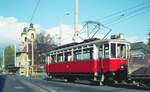 Straßenbahn Innsbruck__Nov.1988__Tw 3 [Bj.1909,Graz/AEG] als Arbeits-Tw in Bergisel. Da die Tw 2 und 3 auch auf der Stubaitalbahn eingesetzt werden, wo andere gesetzliche Regelungen gelten, erhielten die Tw zwei zusätzliche Scheinwerfer pro Front für das dreilaternige Zugspitzensignal.