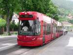 Innsbruck: Niederflurwagen 301 auf Linie 1 bei der Mhlauer Brcke (28.