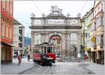 Triebwagen 1 der Tiroler Museumsbahnen im Einsatz in der Innsbrucker Altstadt fr eine Sonderfahrt eines Brautpaares, gesehen am 11.