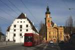 Innsbruck - IVB/Linie 1 - 354 kommt am 18.03.2009 von der Endhaltestelle Bergisel und wird gleich die Hst. Stubaitalbahnhof erreichen. Im Hintergrund das Stift Wilthen.