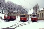 Fahrzeugparade der Innsbrucker Straßenbahn im Bergiselbahnhof im Januar 1980.