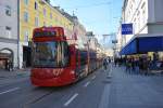 Diese Straßenbahn von Bombardier  316  fährt am 12.10.2015 durch Innsbruck.

