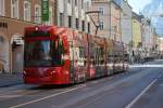 Diese Straßenbahn von Bombardier  315  fährt am 12.10.2015 durch Innsbruck auf der Linie 1.