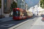 Diese Straßenbahn von Bombardier  318  fährt am 12.10.2015 durch Innsbruck auf der Linie 3.