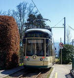 Der Triebwagen 502, ein dreiteiliger vierachsiger Zweirichtungs-Niederflur-Gelenktriebwagen vom Typ Bombardier „Mountainrunner“ verlässt am 04 April 2025 die Bergstation