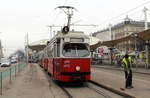 Wien Wiener Linien SL 6 (E1 4513 + c4 1372) Neubaugürtel / Urban-Loritz-PLatz (Hst. Burggasse / Stadthalle (Ausstiegstelle)) am 17. Februar 2017.