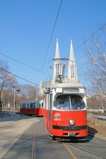 Am 08.03.2017 hat der E1 4844 als Linie 43, zusammen mit einem unbekannten c4, auf dem Weg von Neuwaldegg sein Ziel am Schottentor erreicht un biegt in die Wendeschleife ein