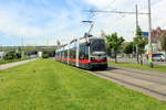 Wien Wiener Linien SL 18 (B 645) VI, Mariahilf, Linke Wienzeile am 11. Mai 2017.