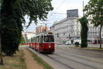 Wien Wiener Linien SL 18 (E2 4323 + c5) Neubaugürtel / Mariahilfer Straße / Westbahnhof am 28.