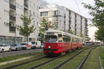 E1 4855 mit c4 1351 auf der Linie 25 in der Tokiostraße - kurz vor der Haltestelle Prandaugasse, 21.08.2017