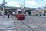 Wien Wiener Linien SL 71 (E2 4095) XI, Simmering, Simmeringer Hauptstraße / Simmeringer Platz / ÖBB-, S- und U-Bahnhof Simmering am 26. Juni 2017.