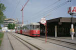 Wien Wiener Linien SL 67 (c5 1488 + E2 4088) X, Favoriten, Kurzentrum Oberlaa am 1. Mai 2009. - Im März 2014 wurde der 67er vom Kurzentrum Oberlaa bis Alaudagasse / Per-Albin-Hansson-Siedlung abgekürzt. Seit dem heutigen Vormittag fährt der 67er nunmehr zur neuen (vorläufigen) Endstation am Reumannplatz. Die U-Bahnlinie 1 fährt ab heute weiter vom Reumannplatz bis Kurzentrum Oberlaa / Oberlaa-Therme Wien. - Scan von einem Farbnegativ. Film: Fuji S-200. Kamera: Leica C2.