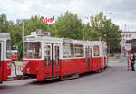 Wien Wiener Linien: Am 1. September 2017 wurde - wie andere Bahnfotografen schon berichtet und mit ihren schönen Bildern gezeigt haben - der 58er (Westbahnhof - Unter St. Veit, Hummelgasse) eingestellt. Das hochgeladene Foto zeigt E2 4068 + c5 1451, während solche Garnituren noch im Planverkehr auf dem 58er fuhren. - Ort und Datum: Westbahnhof am 25. Juli 2007. - Scan von einem Farbnegativ. Film: Agfa Vista 200. Kamera: Leica C2.