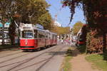 Wien Wiener Linien SL 18 (E2 4301 + c5 1501) XV, Rudolfsheim-Fünfhaus, Neubaugürtel / Mariahilfer Straße am 14. Oktober 2017.