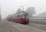 Wien Wiener Linien SL 71 (E2 4092 (SGP 1989) + c5 1492 (Bombardier-Rotax 1988)) XI, Simmering, Simmeringer Hauptstraße / Zentralfriedhof 2. Tor am 16. Oktober 2017.