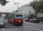 Wien Wiener Linien SL 49 (E1 4549 + c4 1364) VII, Neubau, Urban-Loritz-Platz am 19. Oktober 2017.