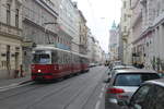 Wien Wiener Linien SL 49 (E1 4542 + c4 1365) VII, Neubau, Westbahnstraße am 19. Oktober 2017.