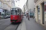 Wien Wiener Linien SL 49 (c4 1365 + E1 4542 (Bombardier-Rotax 1976 bzw. 1975)) VII, Neubau, Westbahnstraße (Hst. Westbahnstraße / Kaiserstraße) am 19. Oktober 2017.